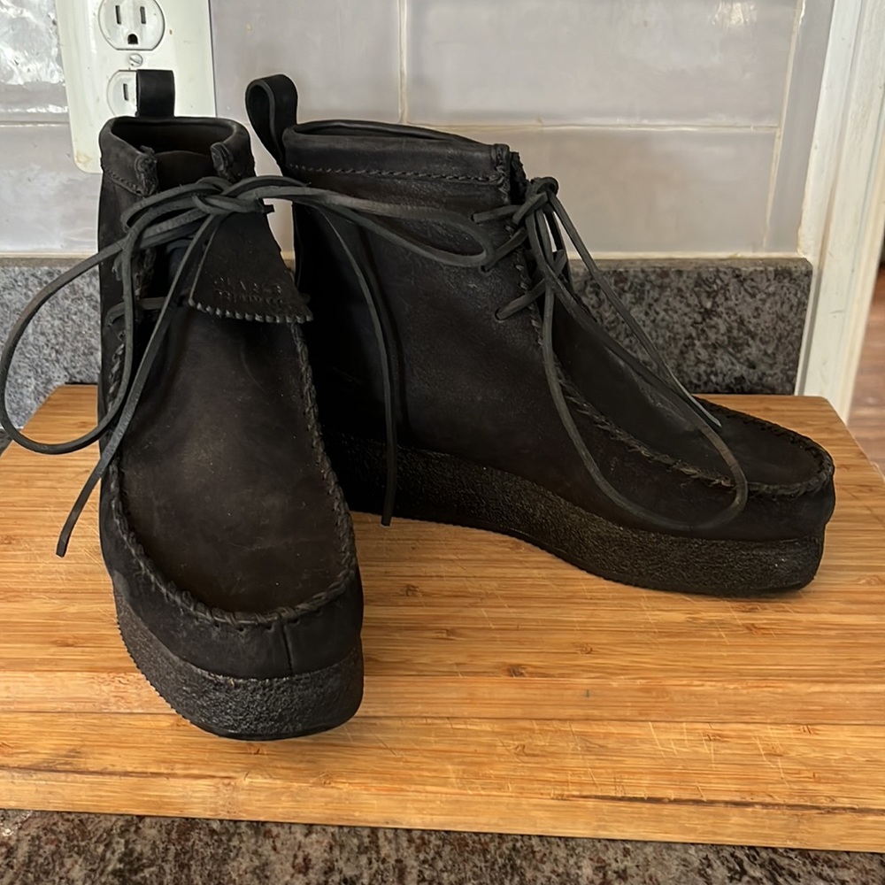 CLARKS Originals Wallaby boots women’s 7.5M